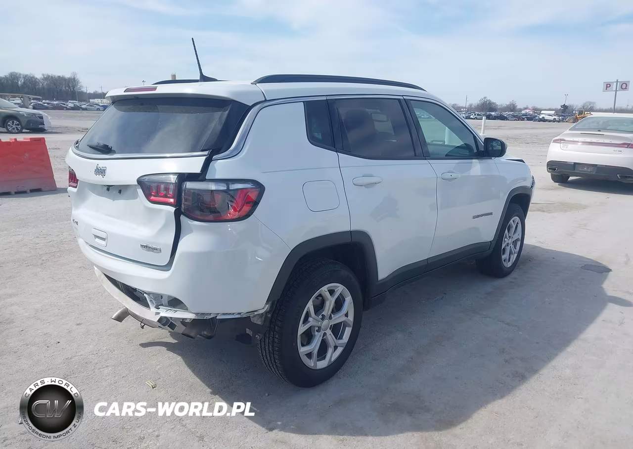 2024 Jeep Compass Latitude 4X4 VIN:3C4NJDBN8RT105596 - 4
