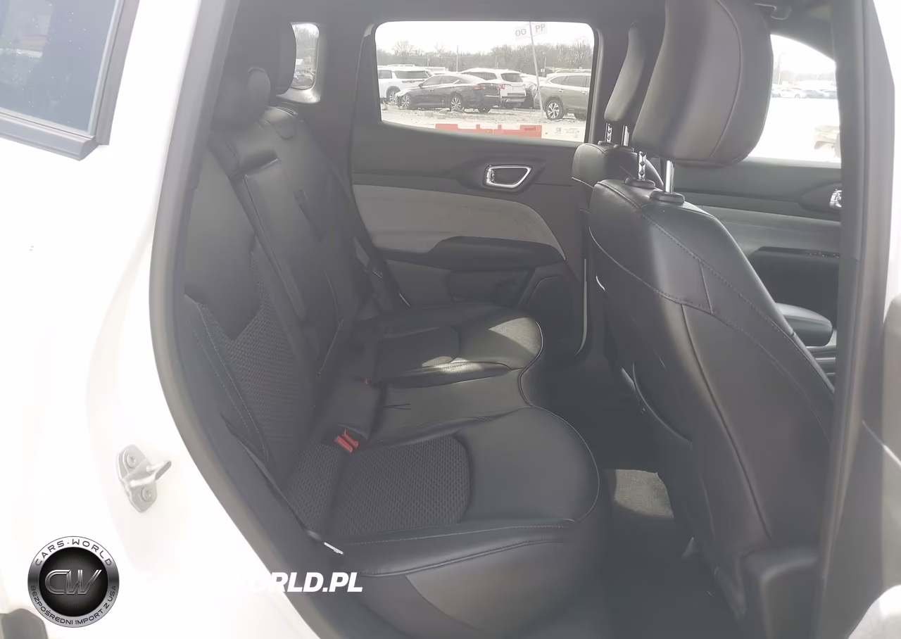 2024 Jeep Compass Latitude 4X4 VIN:3C4NJDBN8RT105596 - 8