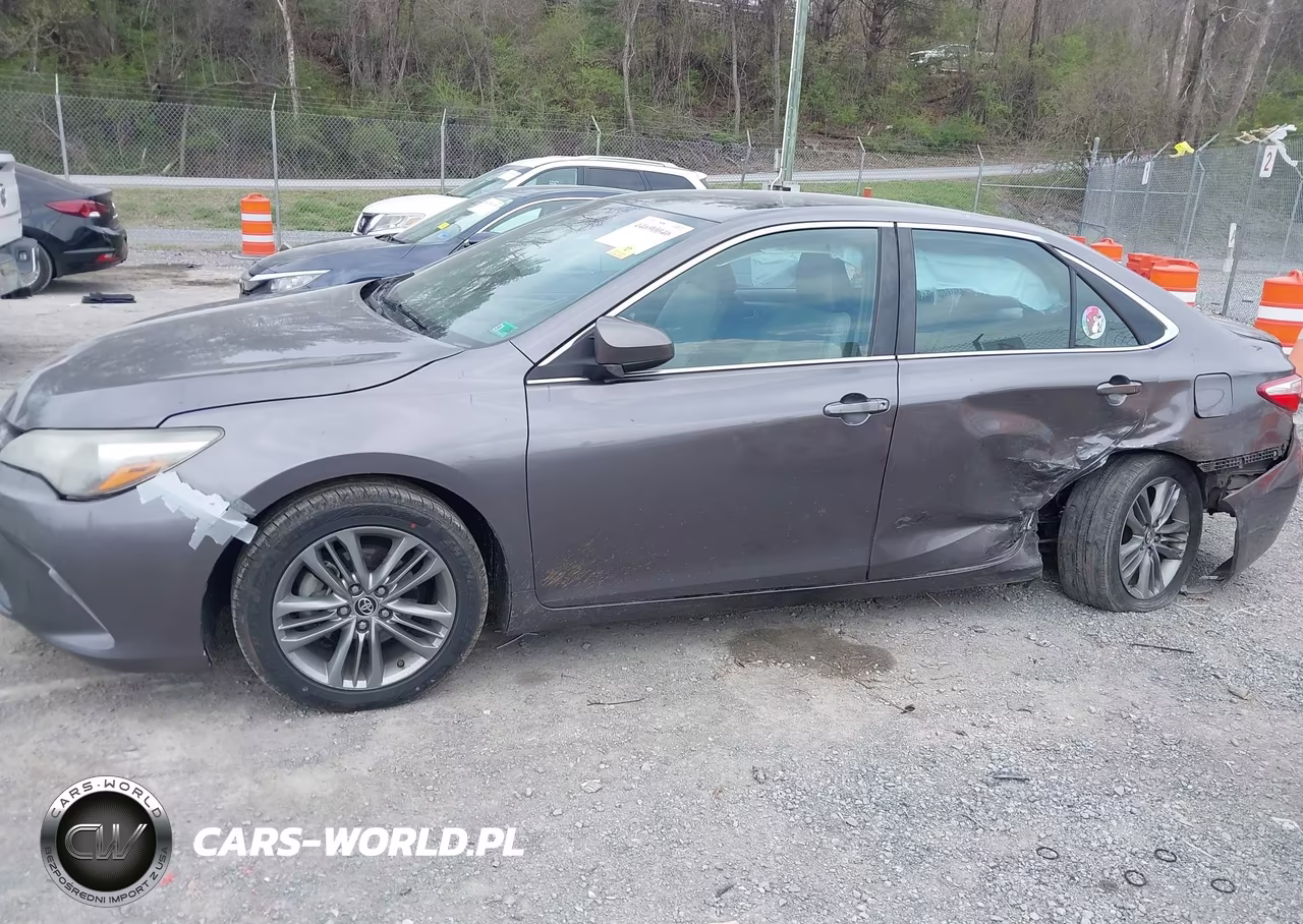 2015 Toyota Camry Se VIN:4T1BF1FK0FU028402 - 14