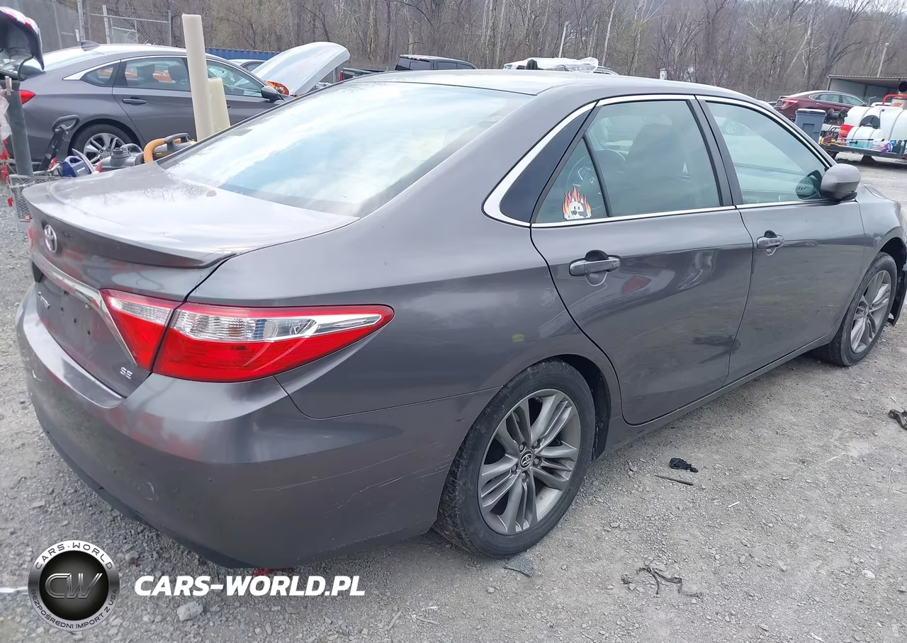 2015 Toyota Camry Se VIN:4T1BF1FK0FU028402 - 4