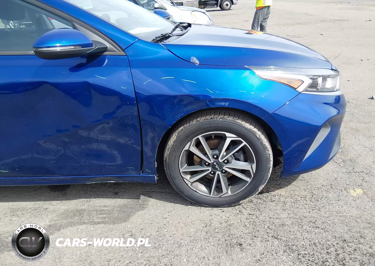 2023 Kia Forte Lxs VIN:3KPF24AD4PE553328 - 6