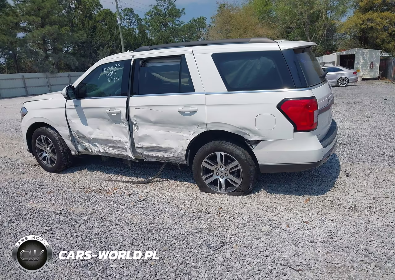 2023 Ford Expedition Xlt VIN:1FMJU1H80PEA66341 - 15