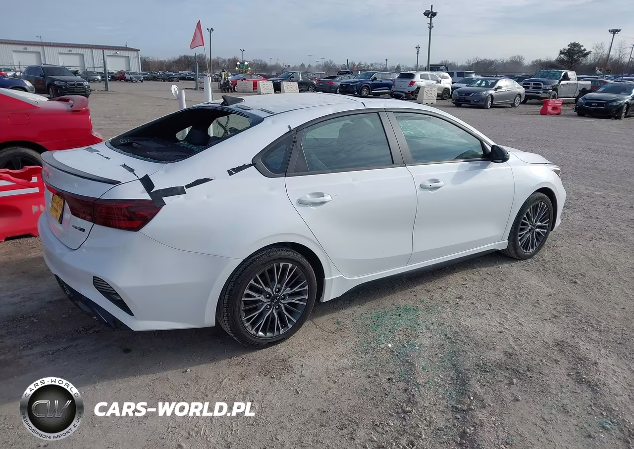 2023 Kia Forte Gt-Line VIN:3KPF54AD4PE616774 - 4