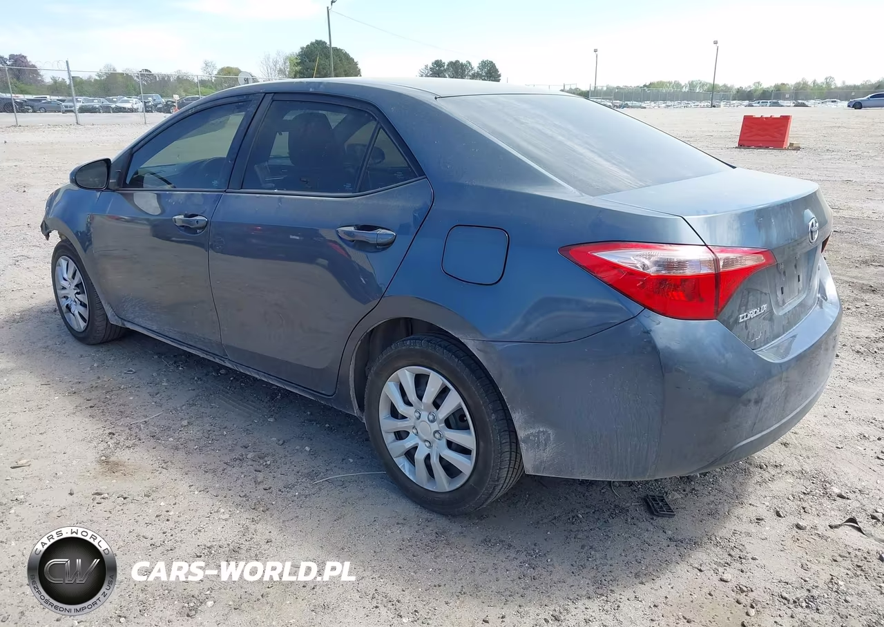 2017 Toyota Corolla Le VIN:5YFBURHE3HP724736 - 3