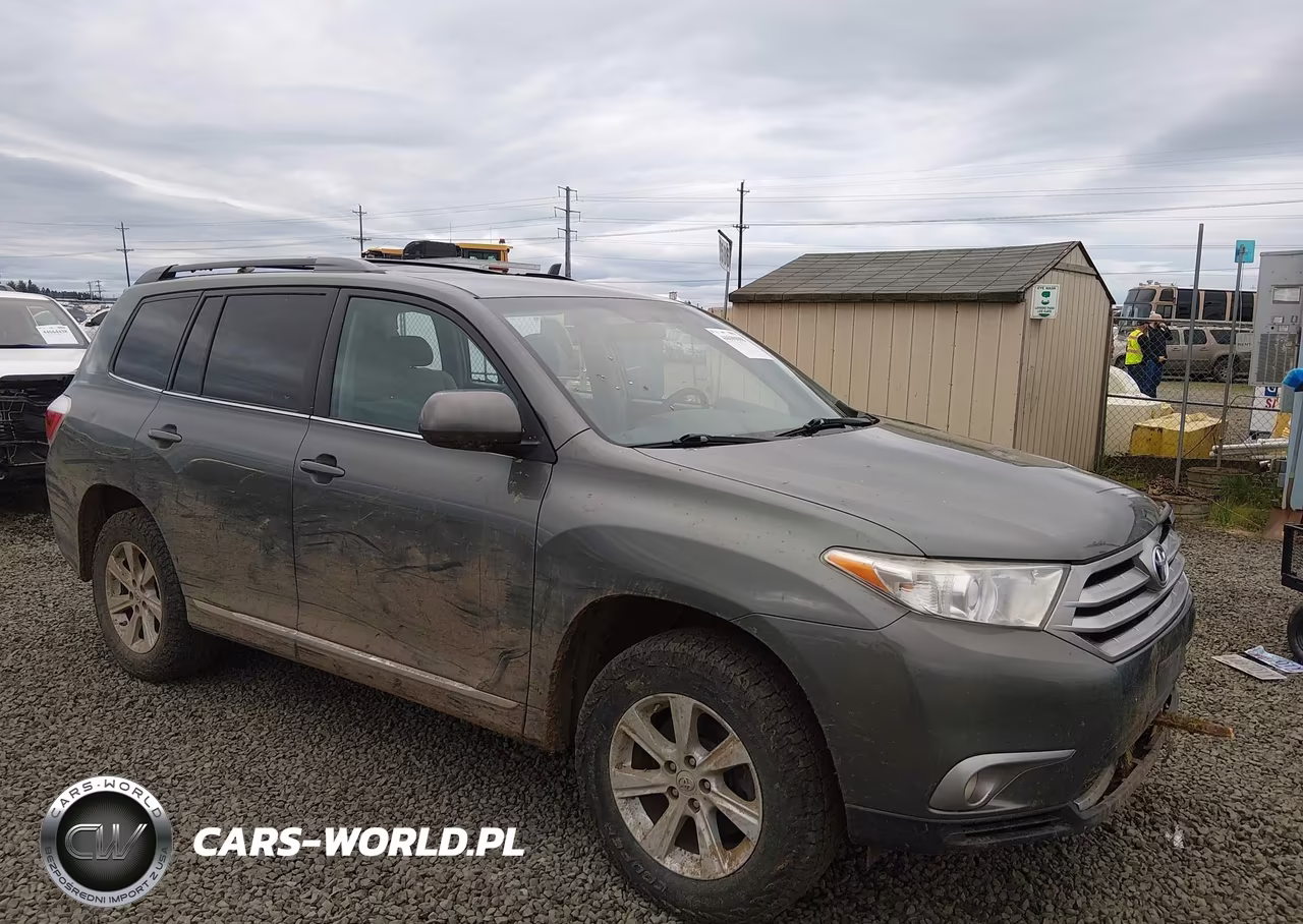 2013 Toyota Highlander Base Plus V6 – zdjęcie 1 z 16