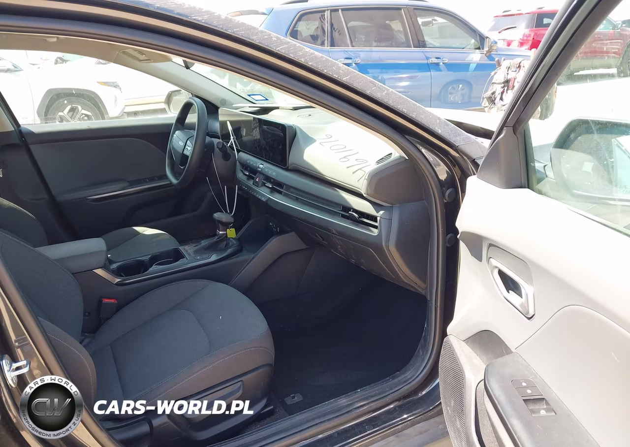 2025 Kia K4 Lxs VIN:3KPFT4DE5SE016624 - 5