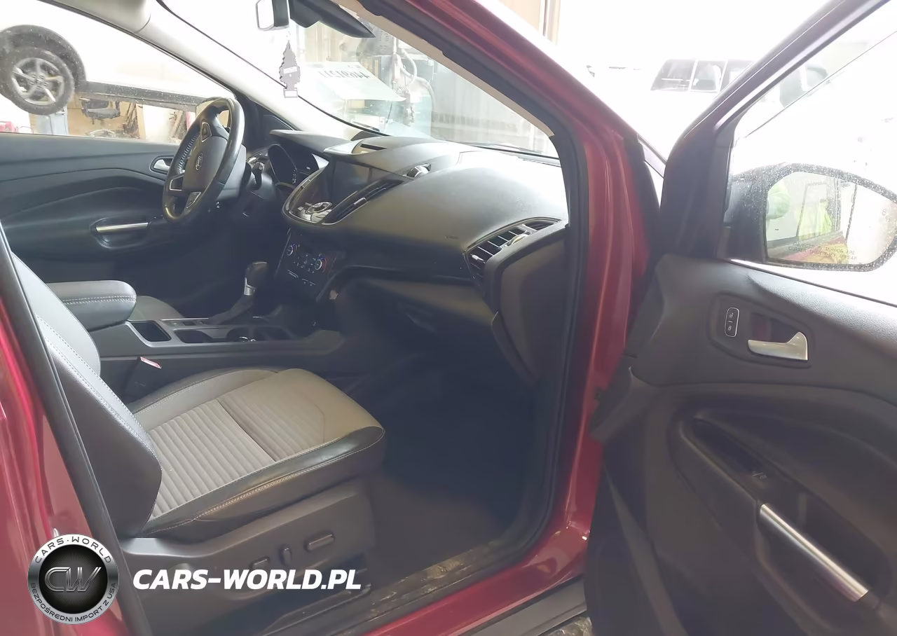 2017 Ford Escape Titanium VIN:1FMCU9J96HUD19129 - 5
