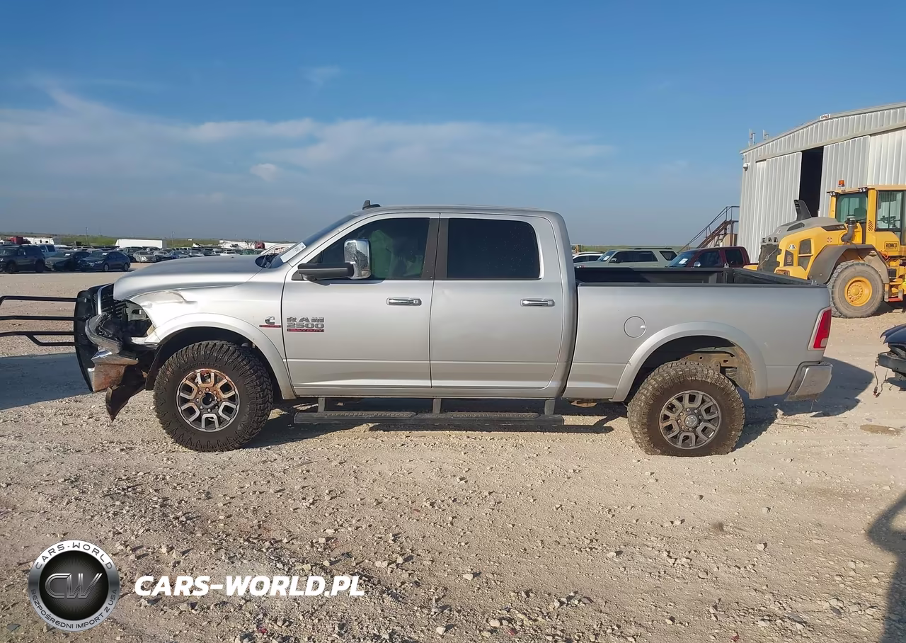2015 Ram 2500 Laramie VIN:3C6UR5FL3FG515897 - 14