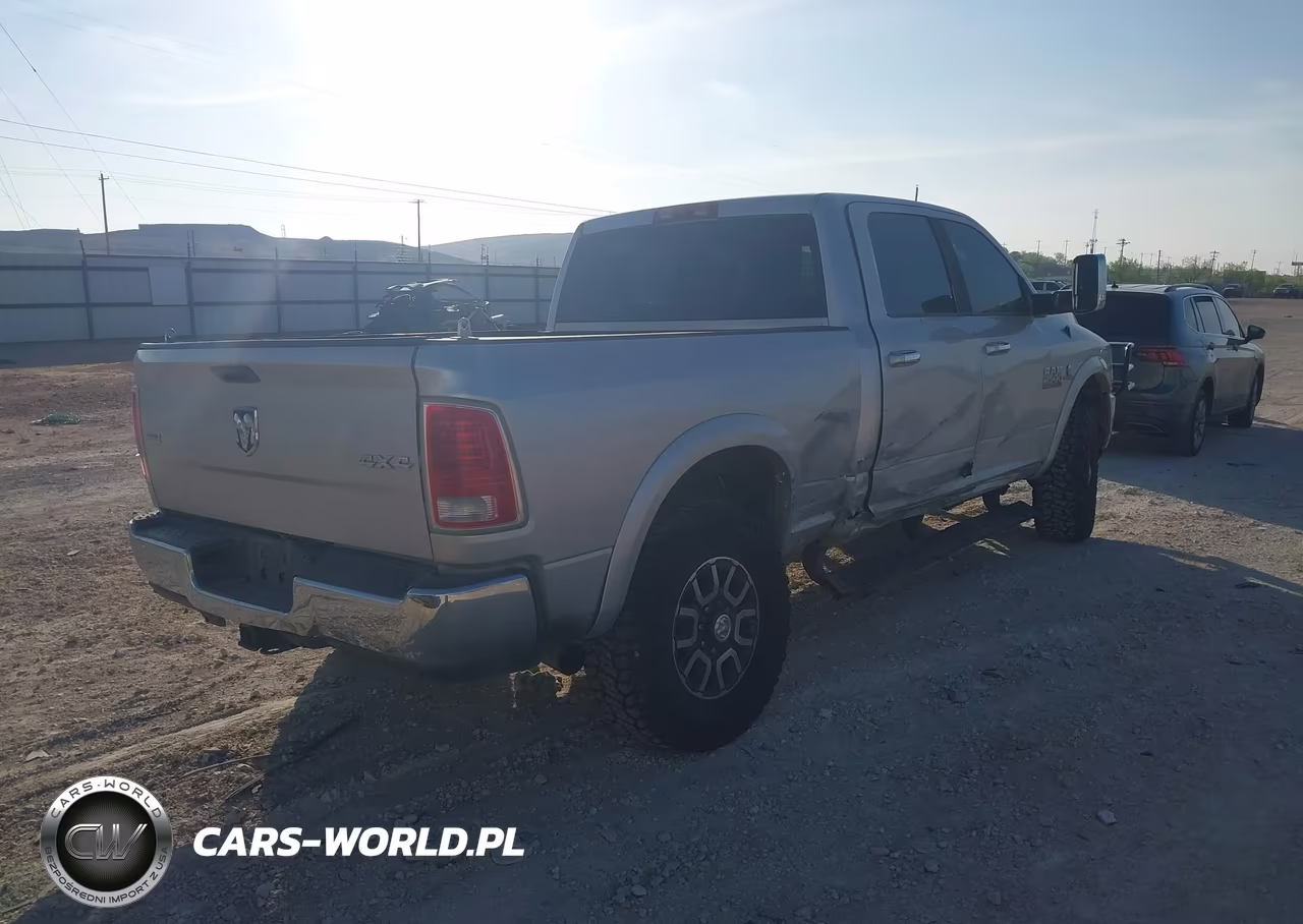 2015 Ram 2500 Laramie VIN:3C6UR5FL3FG515897 - 4