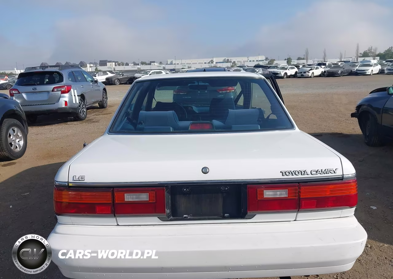 1990 Toyota Camry Le VIN:JT2SV22E3L3399108 - 17