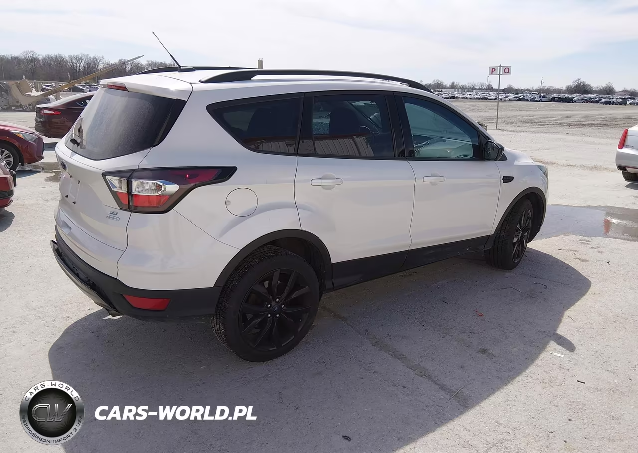 2017 Ford Escape Se VIN:1FMCU0GD8HUC61676 - 4