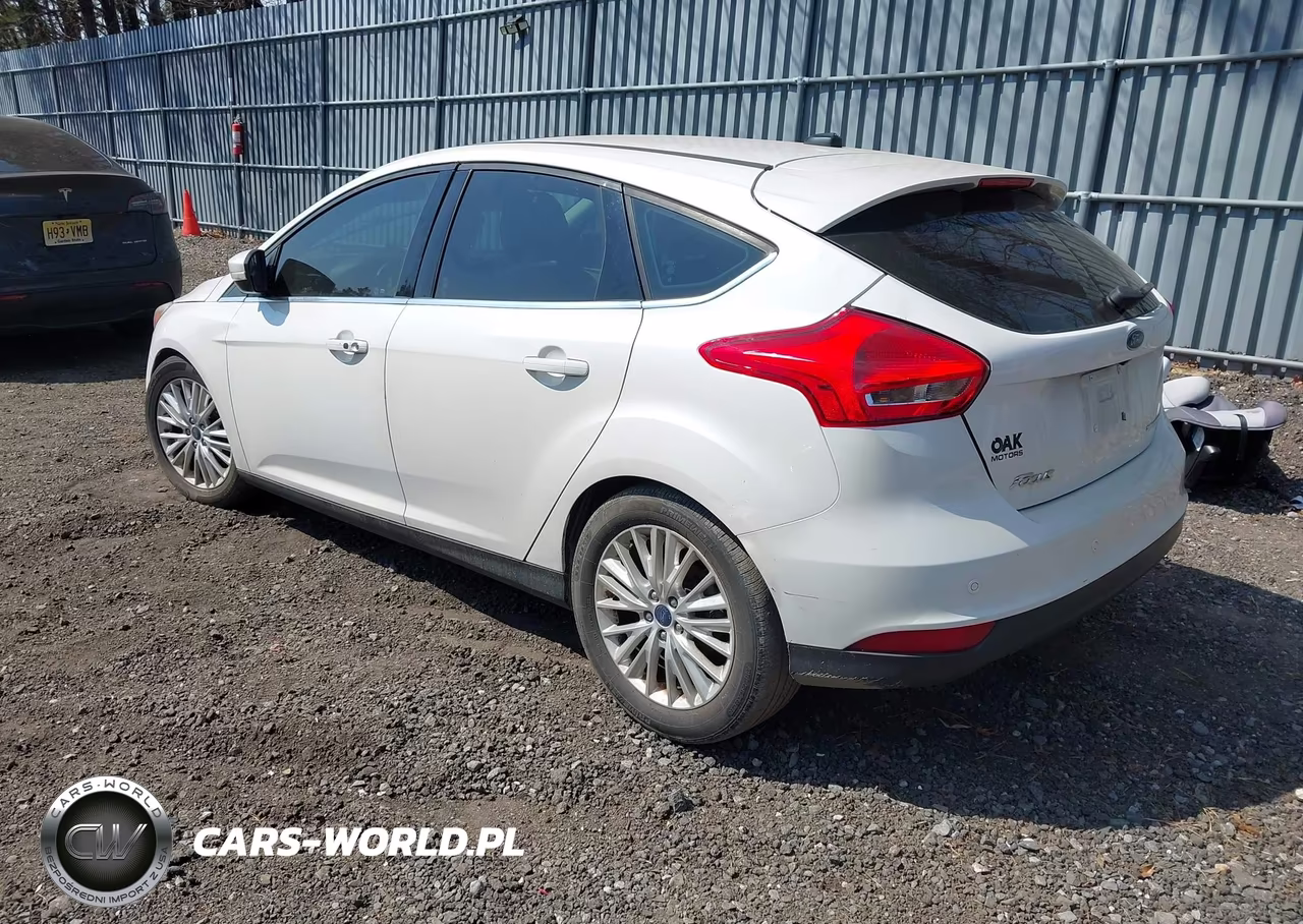 2018 Ford Focus Titanium VIN:1FADP3N24JL283209 - 3