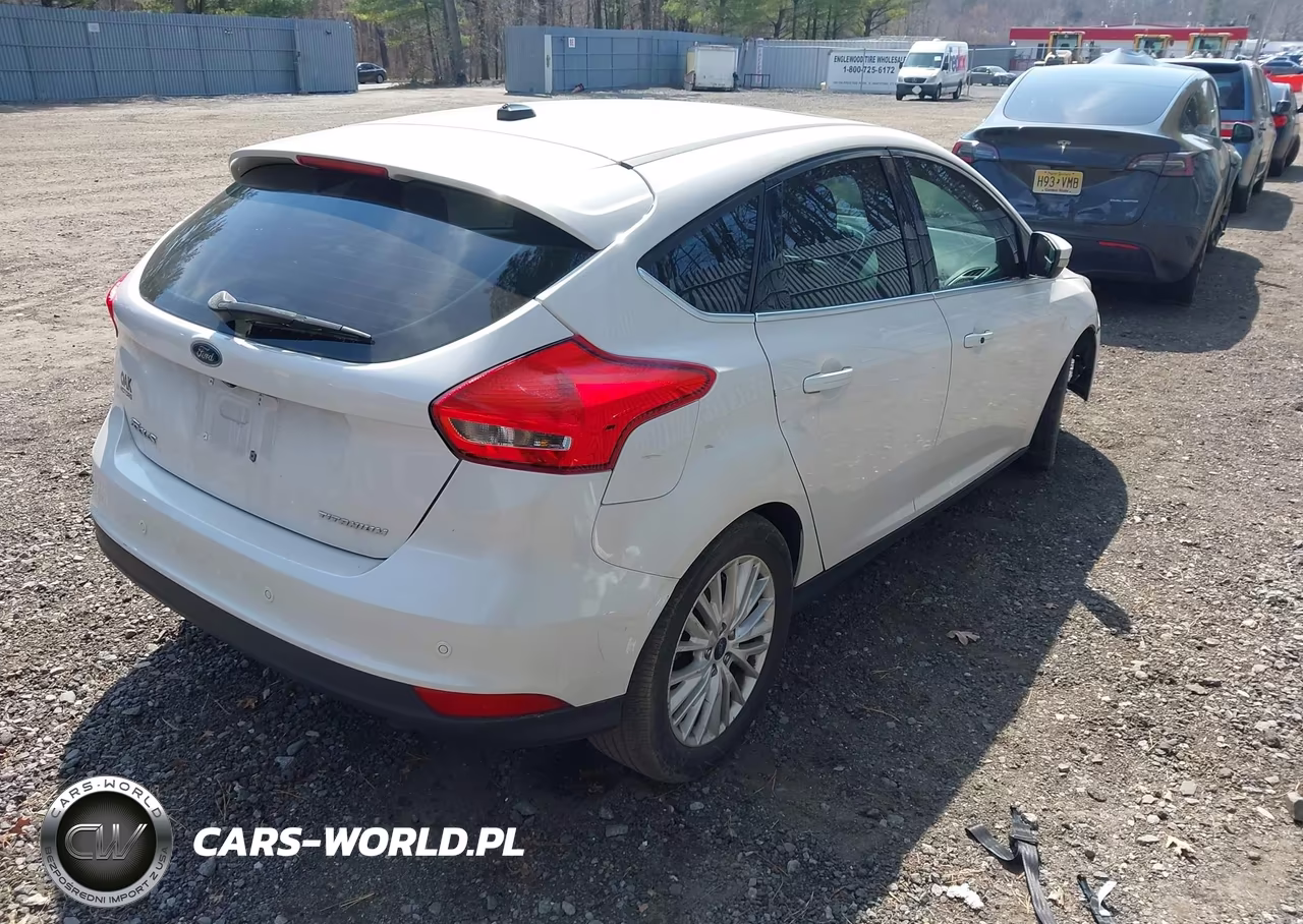 2018 Ford Focus Titanium VIN:1FADP3N24JL283209 - 4