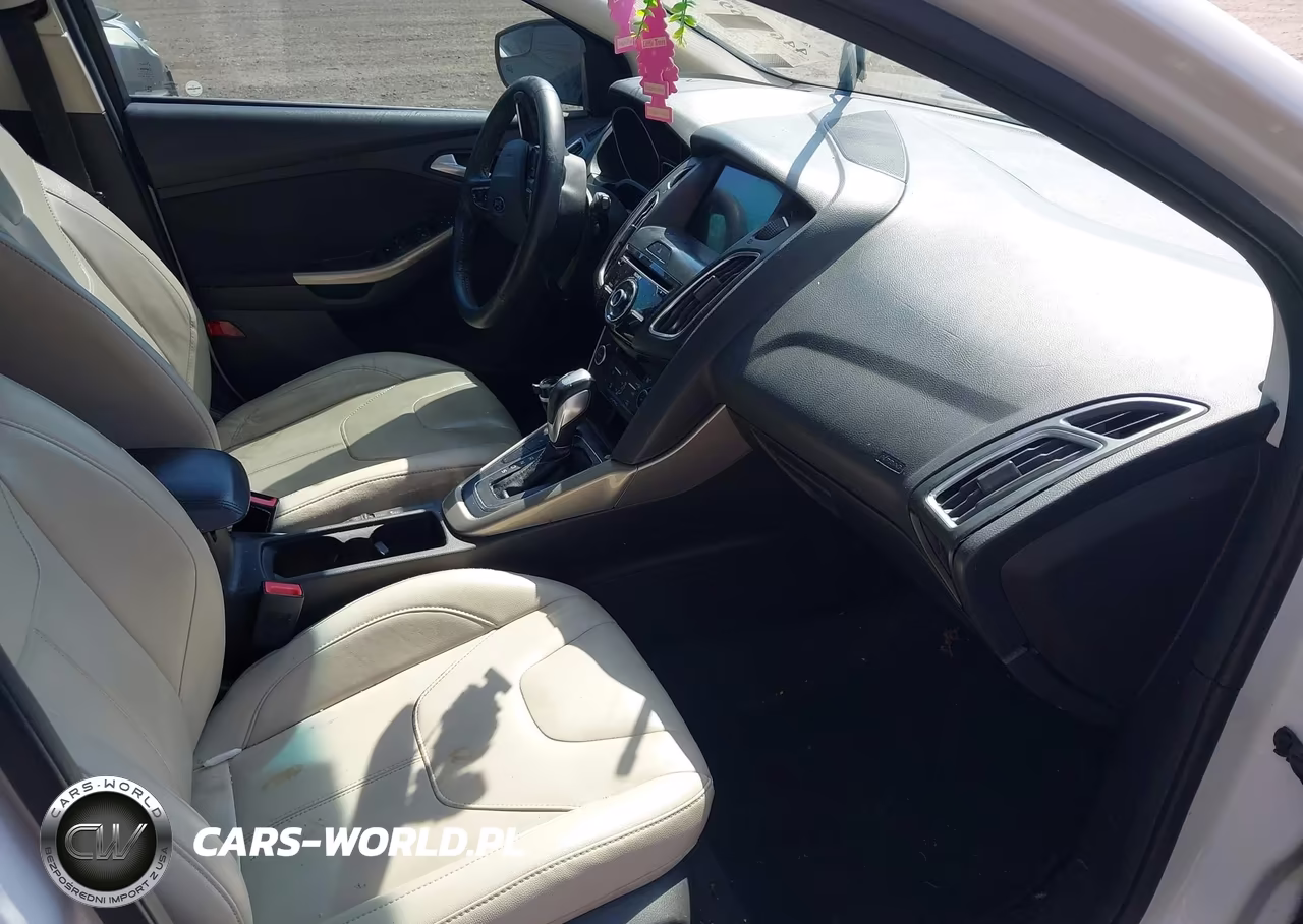 2018 Ford Focus Titanium VIN:1FADP3N24JL283209 - 5