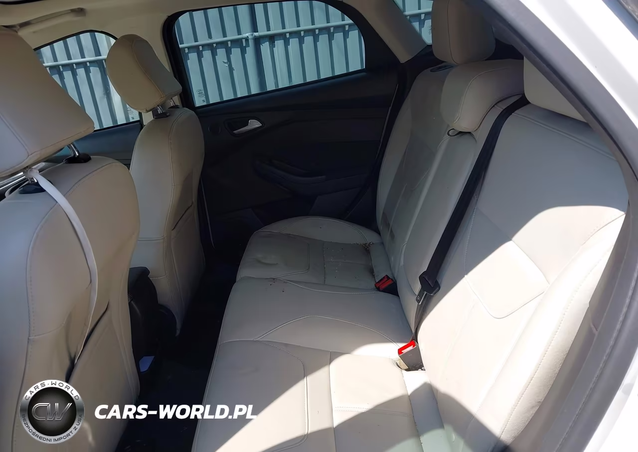 2018 Ford Focus Titanium VIN:1FADP3N24JL283209 - 8