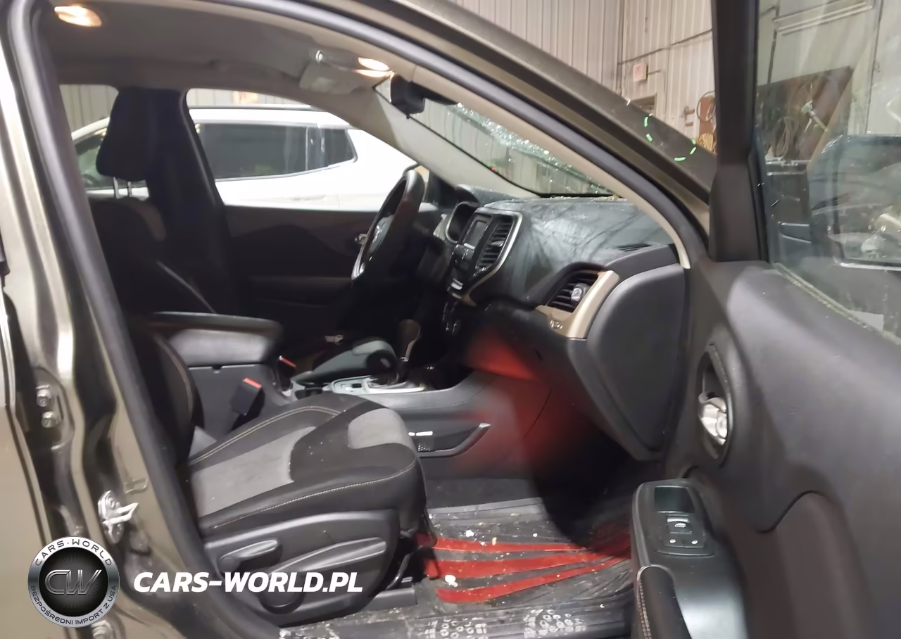 2015 Jeep Cherokee Sport VIN:1C4PJMAB1FW593568 - 5