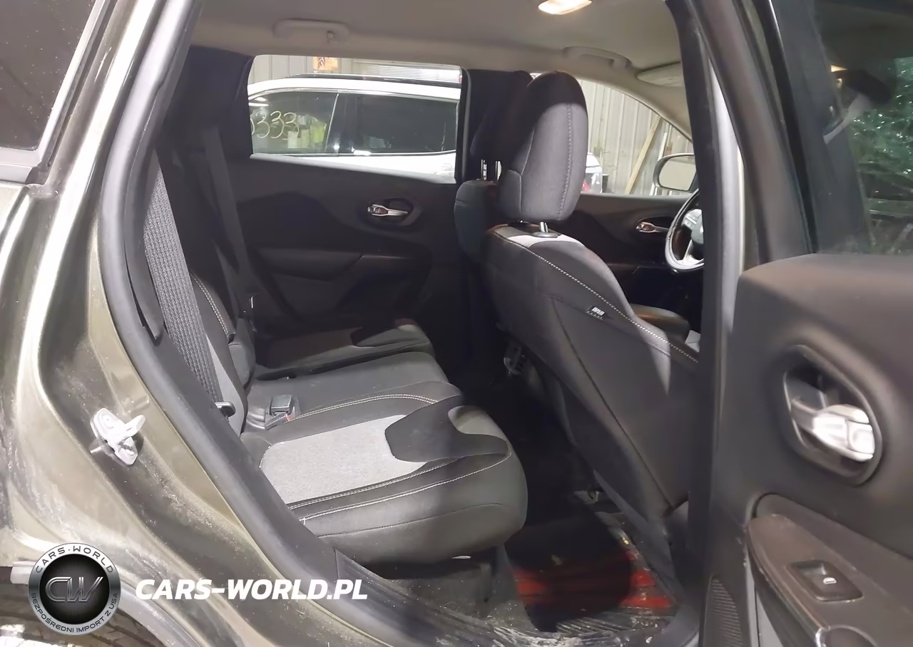 2015 Jeep Cherokee Sport VIN:1C4PJMAB1FW593568 - 8