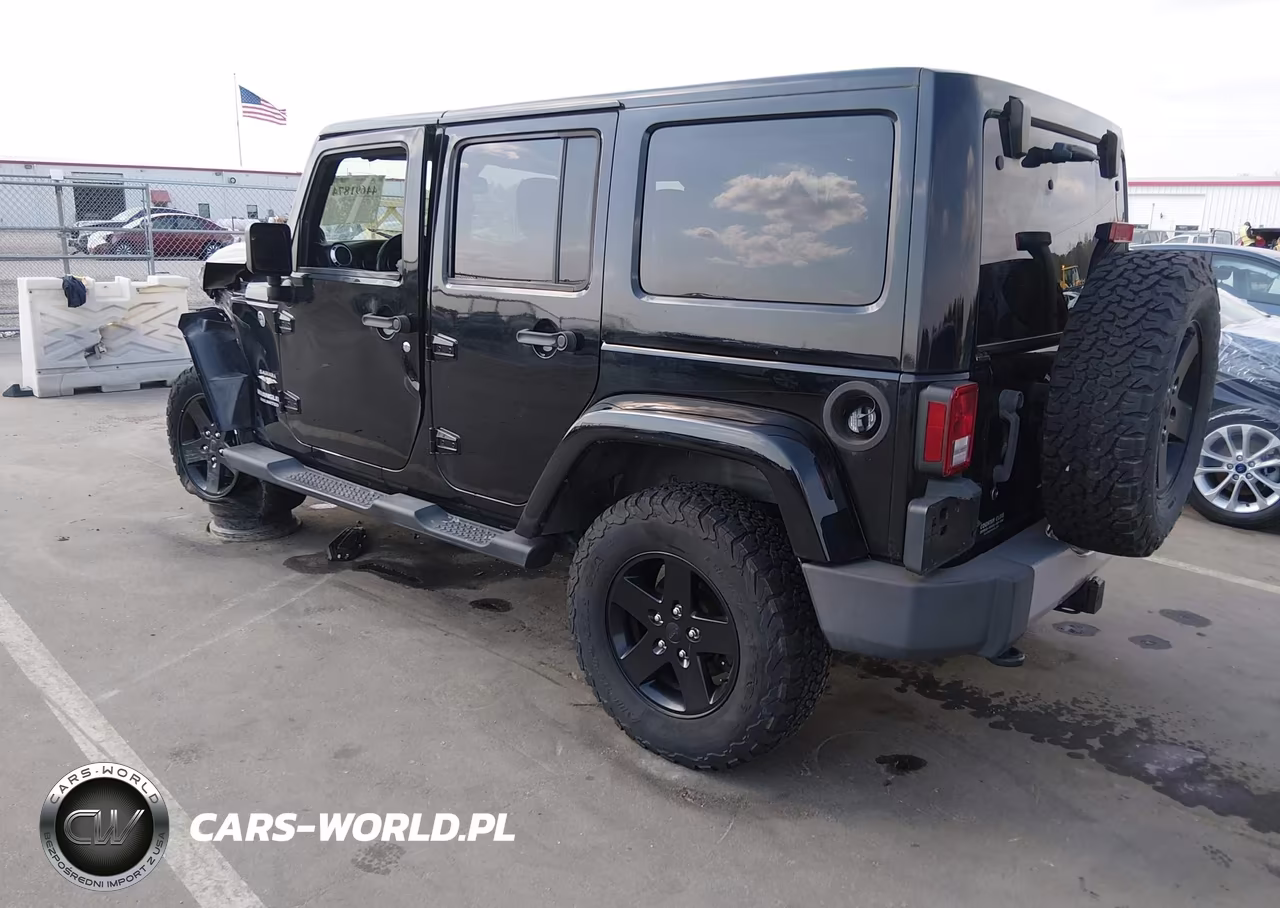 2013 Jeep Wrangler Unlimited Sahara VIN:1C4BJWEGXDL570204 - 3