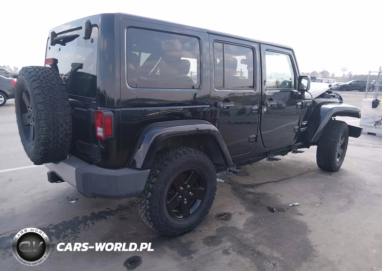 2013 Jeep Wrangler Unlimited Sahara VIN:1C4BJWEGXDL570204 - 4