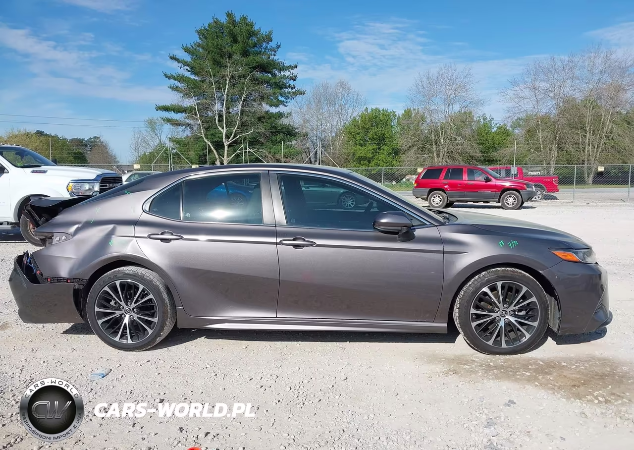 2018 Toyota Camry Se VIN:4T1B11HK6JU046083 - 13