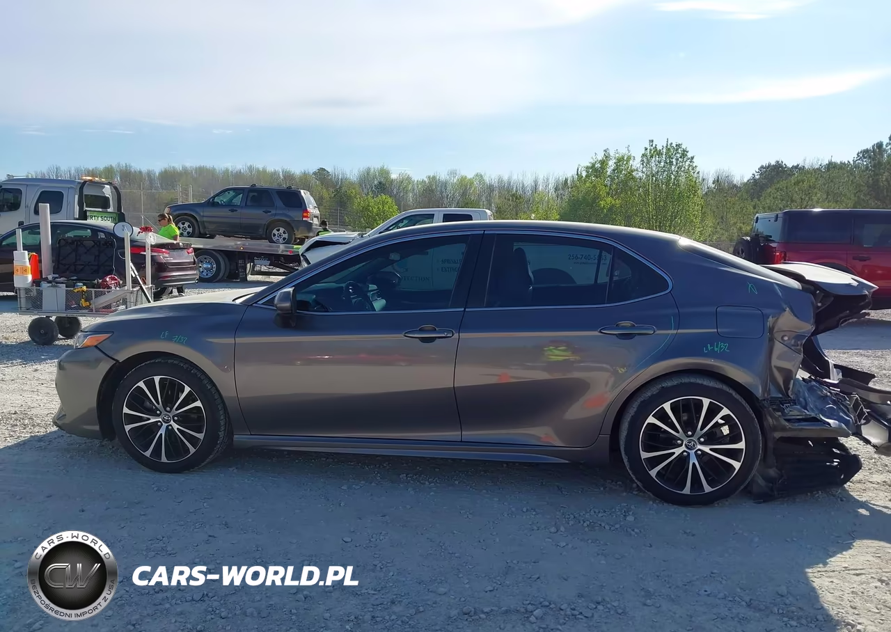 2018 Toyota Camry Se VIN:4T1B11HK6JU046083 - 14