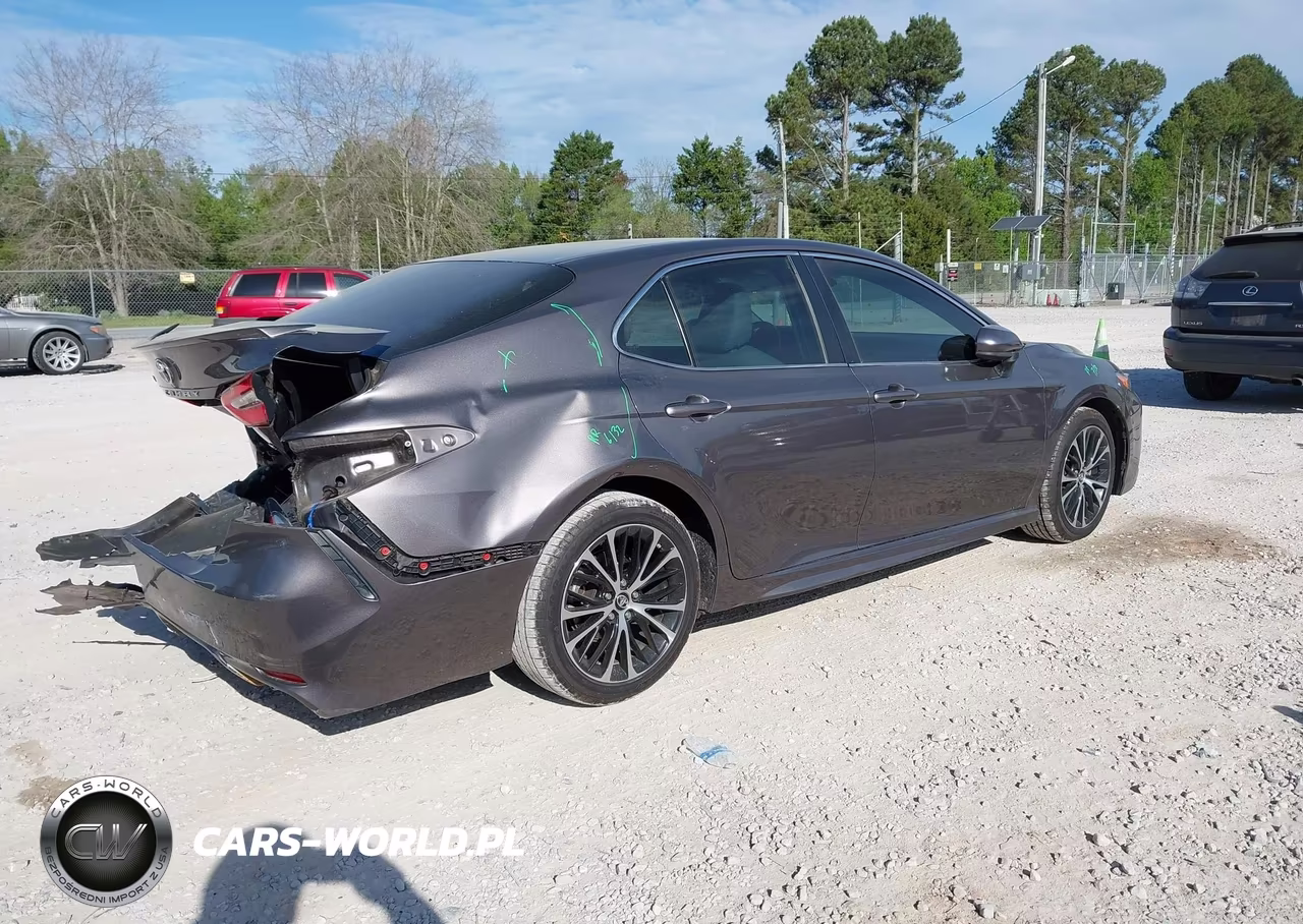 2018 Toyota Camry Se VIN:4T1B11HK6JU046083 - 4