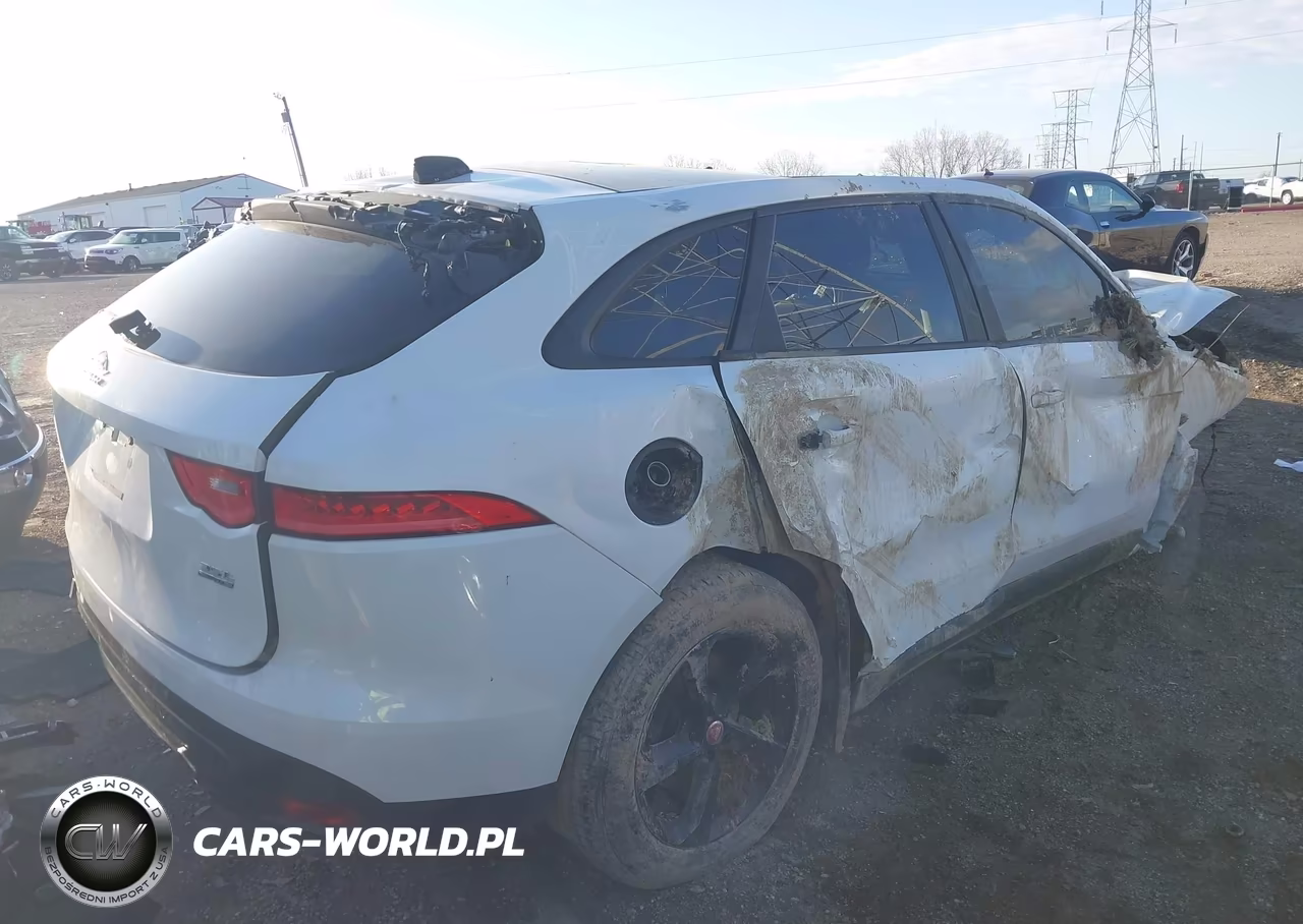 2017 Jaguar F-Pace 35T Premium VIN:SADCJ2BV7HA063427 - 4