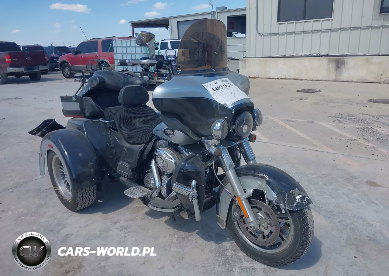 2013 Harley-Davidson Flhtcutg Tri Glide Ultra Classic – zdjęcie 1 z 13