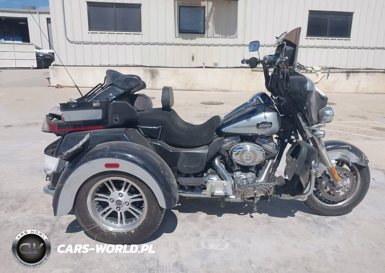 2013 Harley-Davidson Flhtcutg Tri Glide Ultra Classic VIN:1HD1MAM18DB850887 - 12