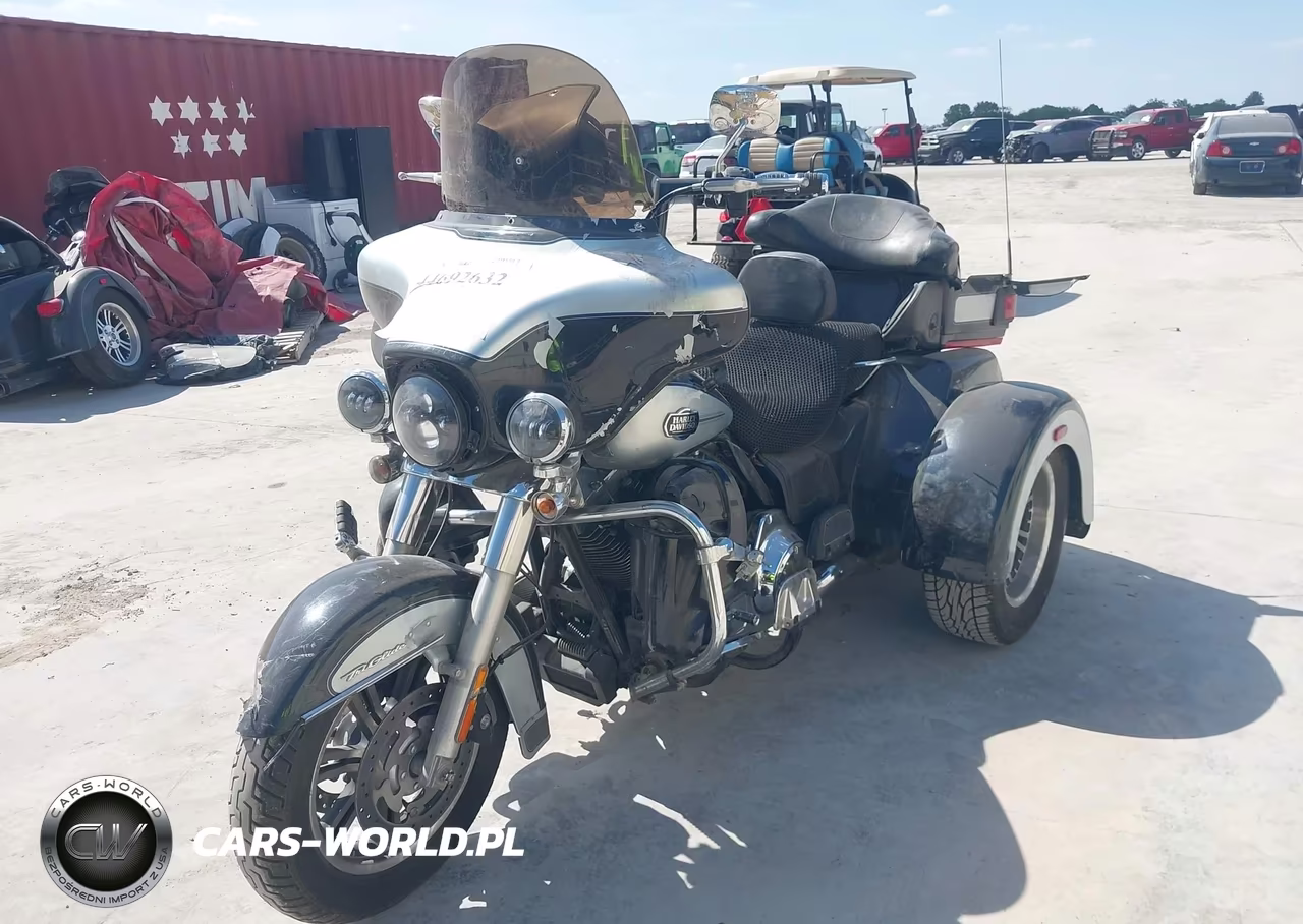 2013 Harley-Davidson Flhtcutg Tri Glide Ultra Classic VIN:1HD1MAM18DB850887 - 2