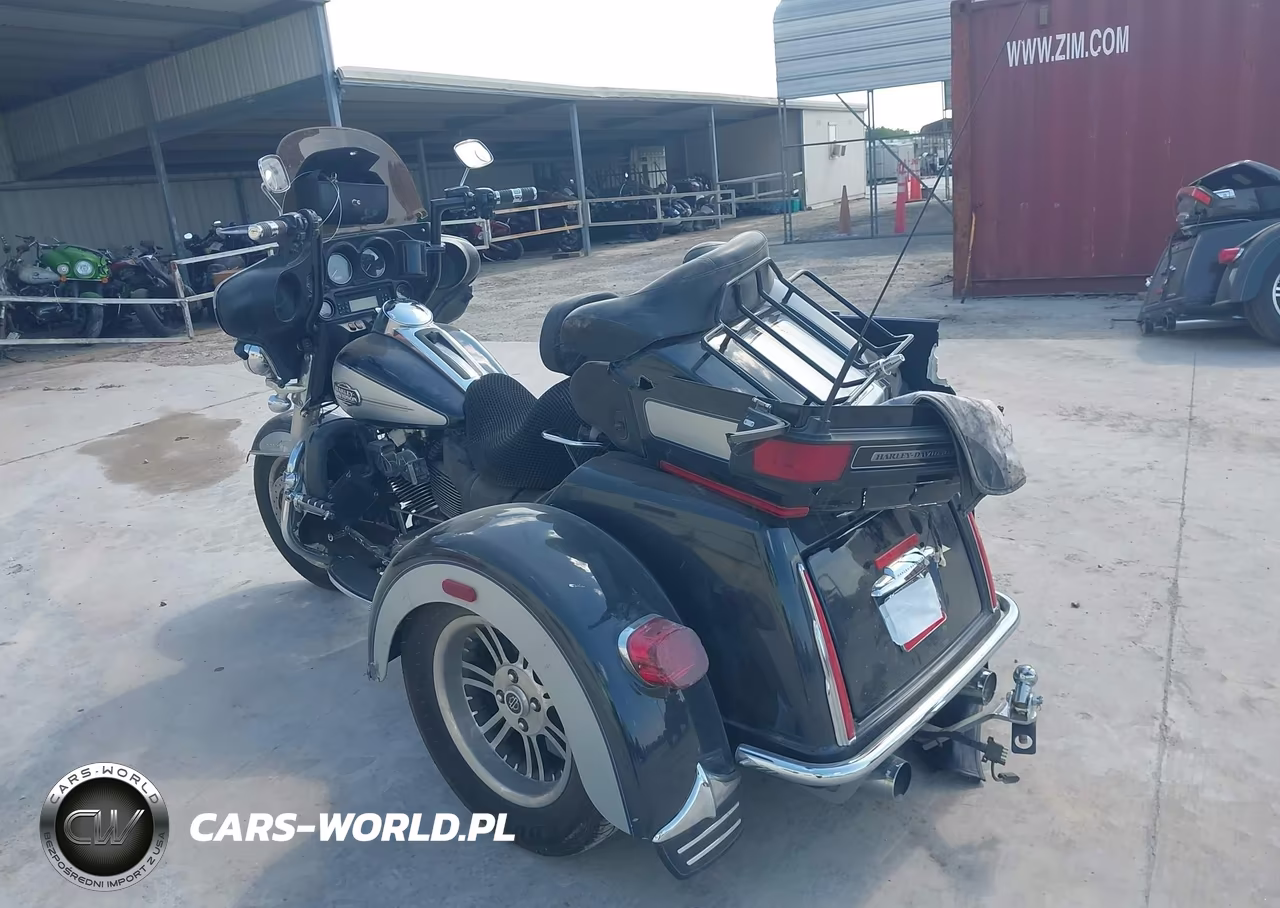 2013 Harley-Davidson Flhtcutg Tri Glide Ultra Classic VIN:1HD1MAM18DB850887 - 3