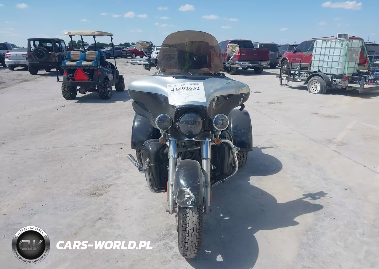 2013 Harley-Davidson Flhtcutg Tri Glide Ultra Classic VIN:1HD1MAM18DB850887 - 5