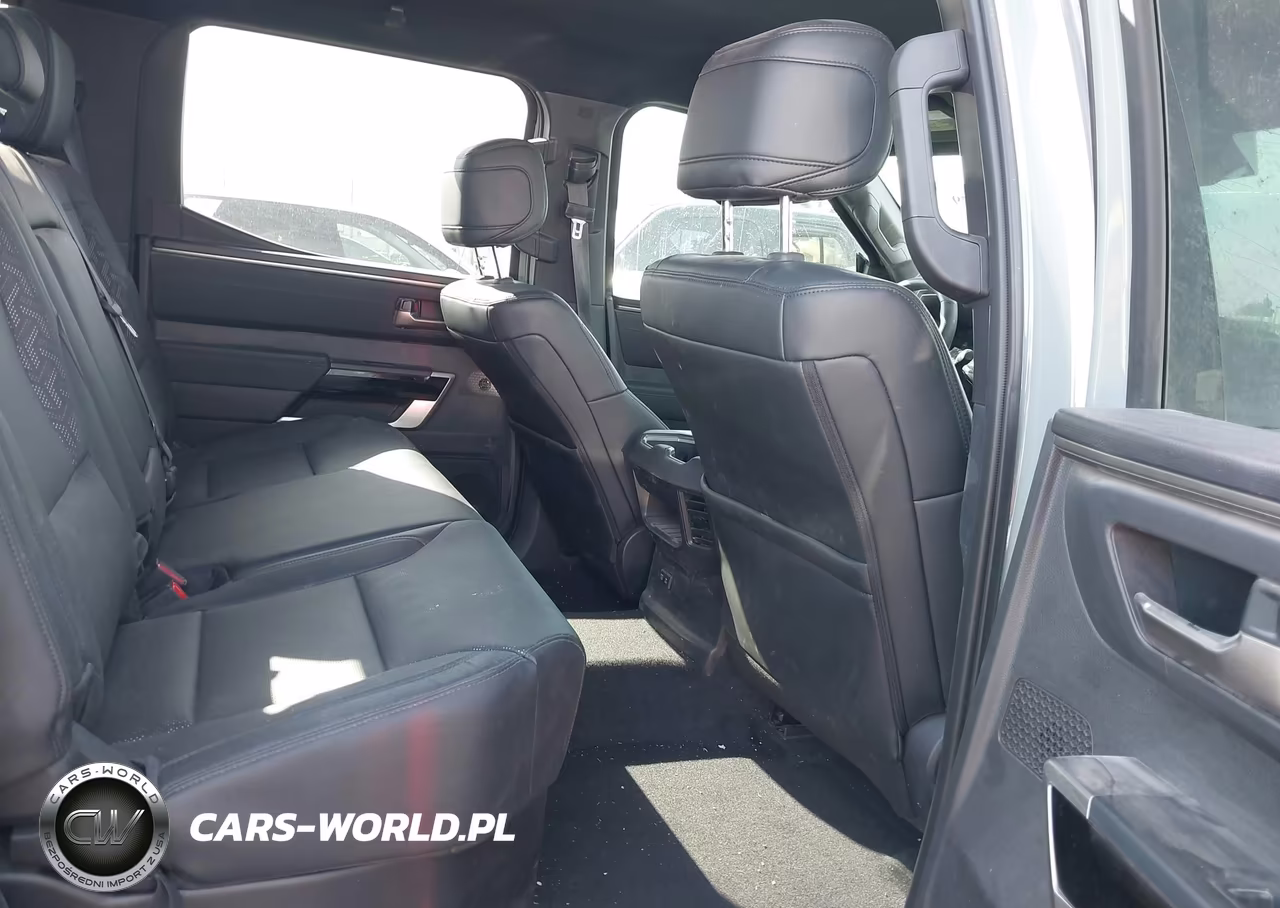 2025 Toyota Tundra Limited VIN:5TFJA5DB6SX299451 - 8