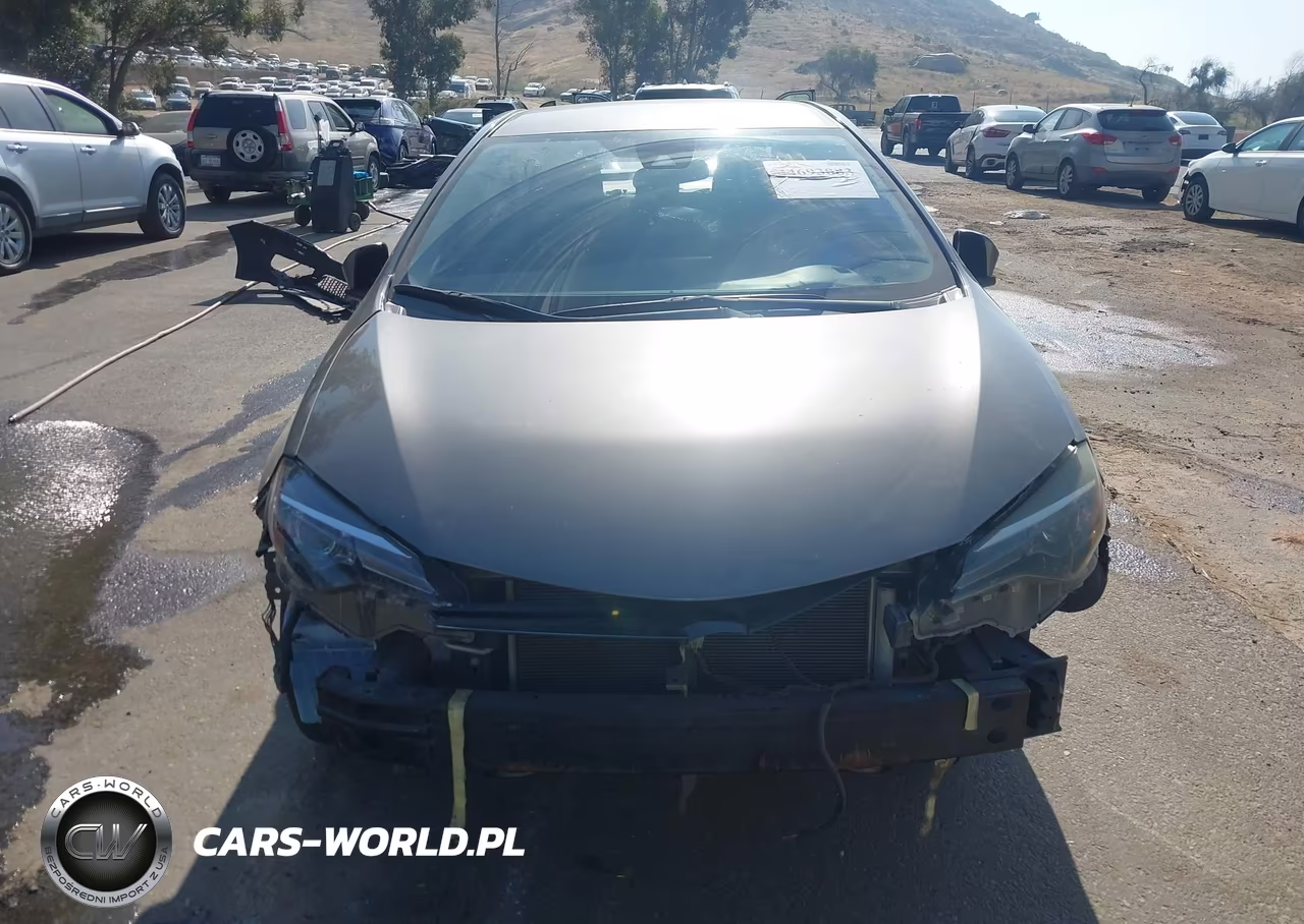 2018 Toyota Corolla Le VIN:2T1BURHE5JC987820 - 12