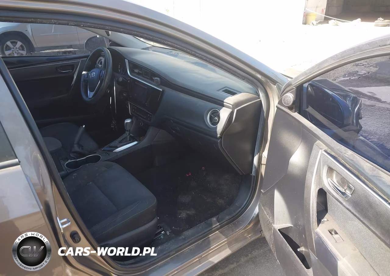 2018 Toyota Corolla Le VIN:2T1BURHE5JC987820 - 5