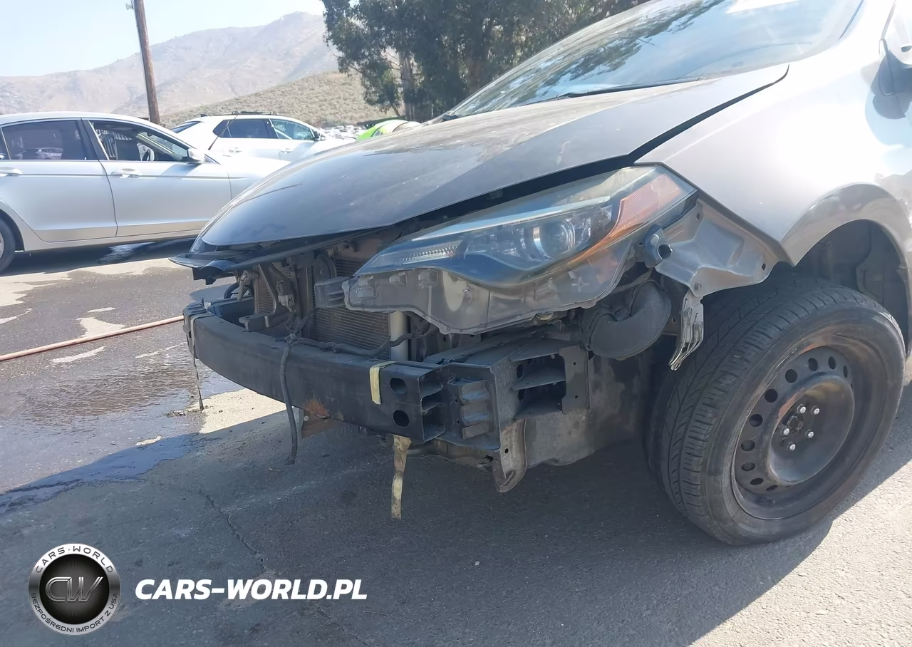 2018 Toyota Corolla Le VIN:2T1BURHE5JC987820 - 6