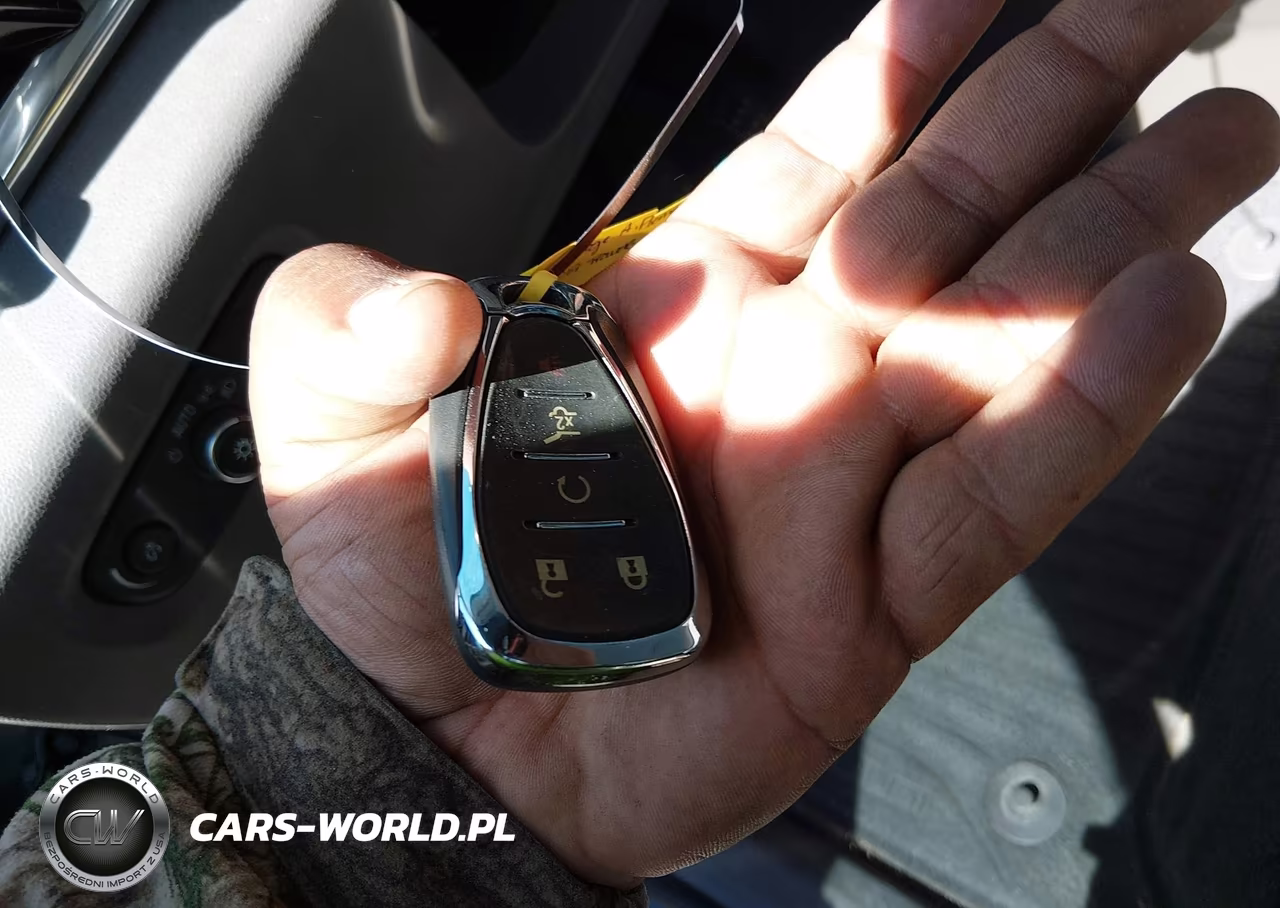 2019 Chevrolet Traverse Premier VIN:1GNERKKW9KJ135524 - 11
