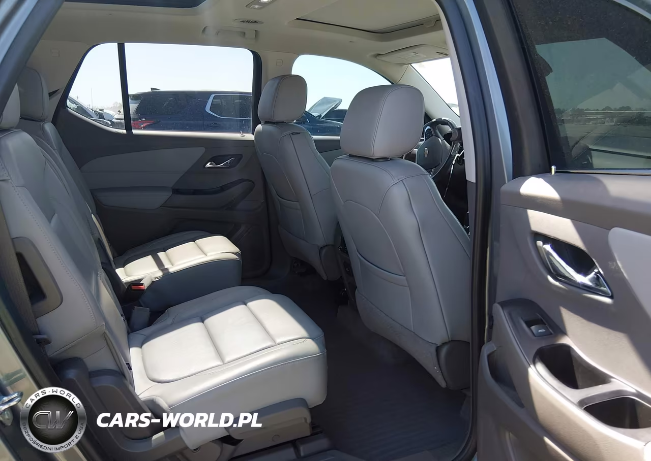 2019 Chevrolet Traverse Premier VIN:1GNERKKW9KJ135524 - 8