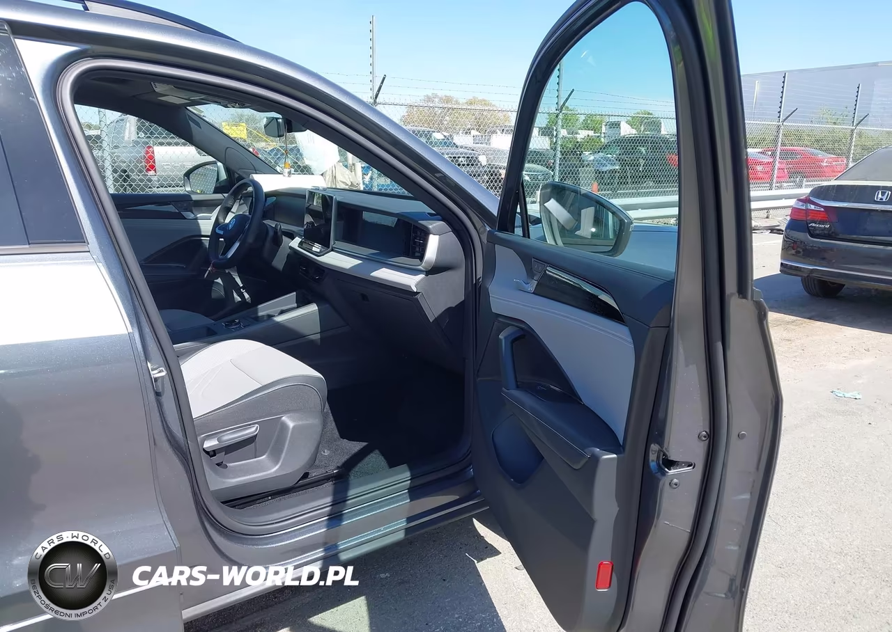 2025 Volkswagen Tiguan 2.0T Se R-Line Black VIN:3VVGR7RM5SM065737 - 5