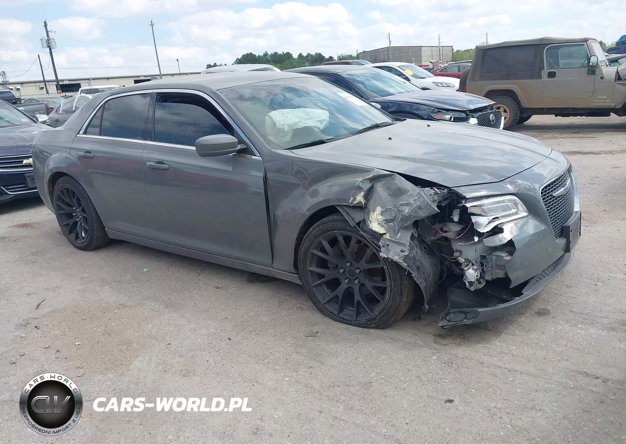 2018 Chrysler 300 Touring L – zdjęcie 1 z 15