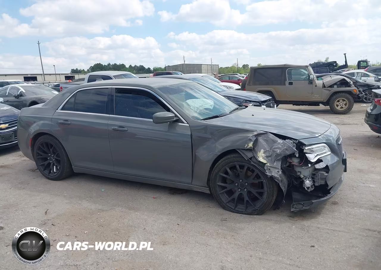 2018 Chrysler 300 Touring L VIN:2C3CCAAG5JH275015 - 12