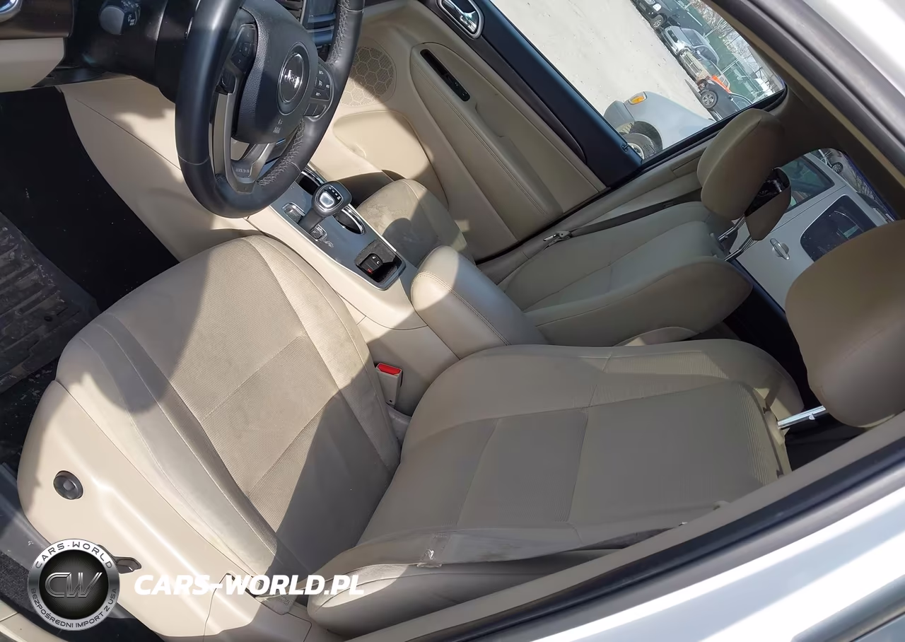 2014 Jeep Grand Cherokee Laredo VIN:1C4RJFAGXEC103936 - 19