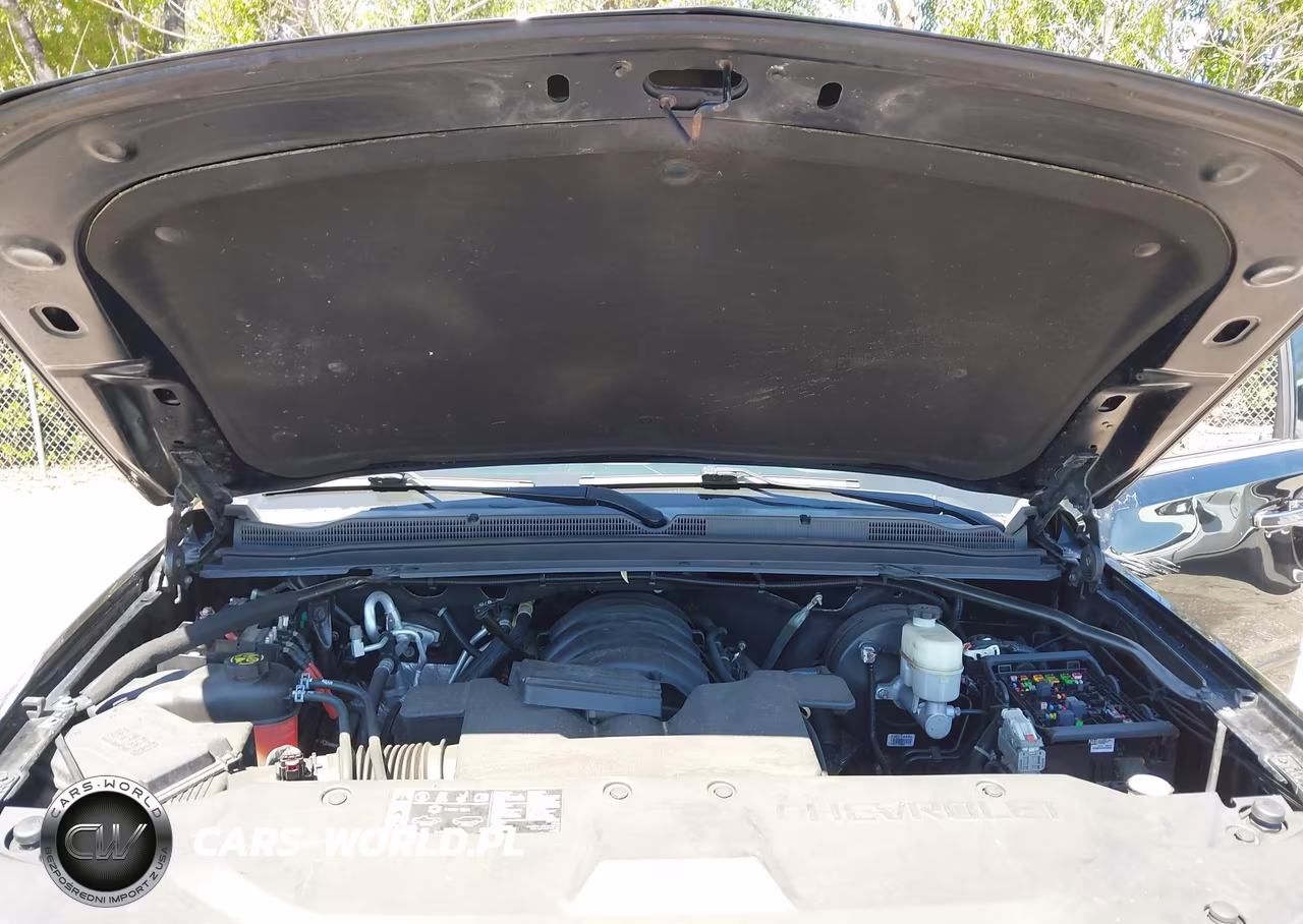 2019 Chevrolet Suburban Premier VIN:1GNSCJKC9KR331615 - 10