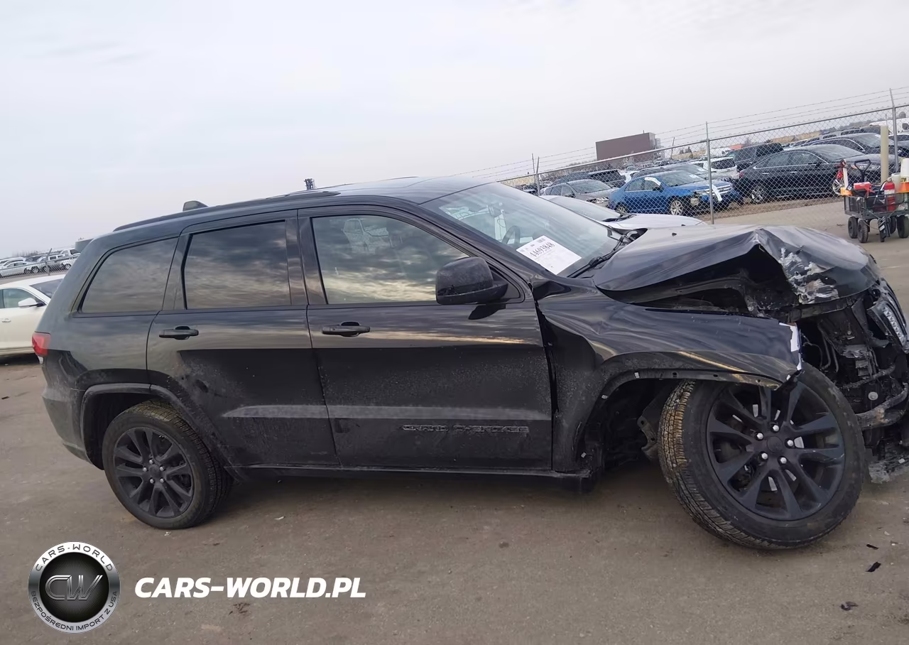2018 Jeep Grand Cherokee Altitude 4X4 VIN:1C4RJFAG2JC401987 - 13