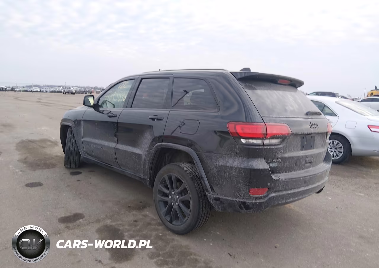 2018 Jeep Grand Cherokee Altitude 4X4 VIN:1C4RJFAG2JC401987 - 3