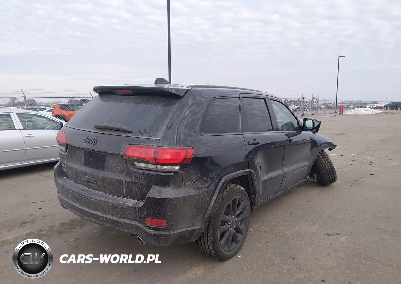 2018 Jeep Grand Cherokee Altitude 4X4 VIN:1C4RJFAG2JC401987 - 4