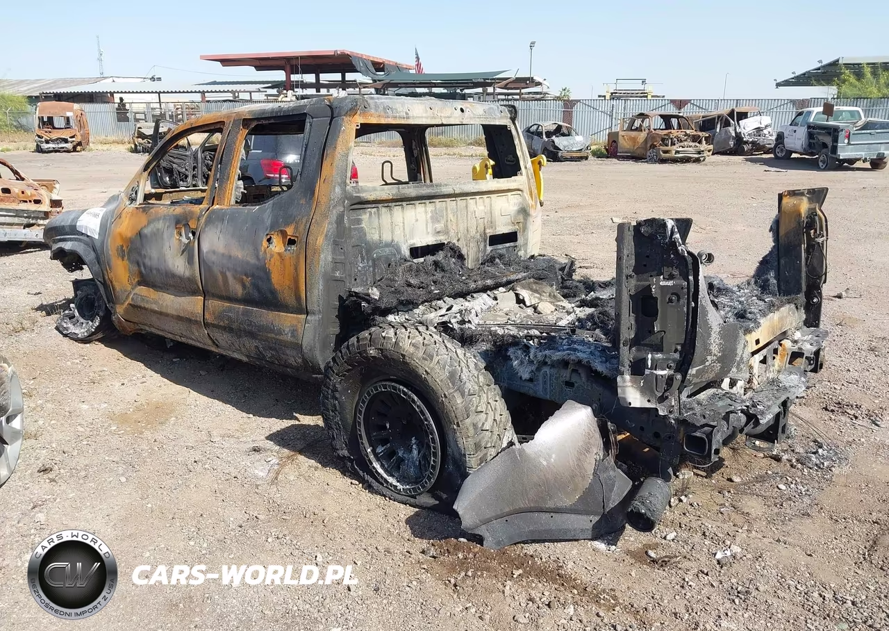 2025 Toyota Tacoma Trd Sport VIN:3TMLB5JN3SM136329 - 3