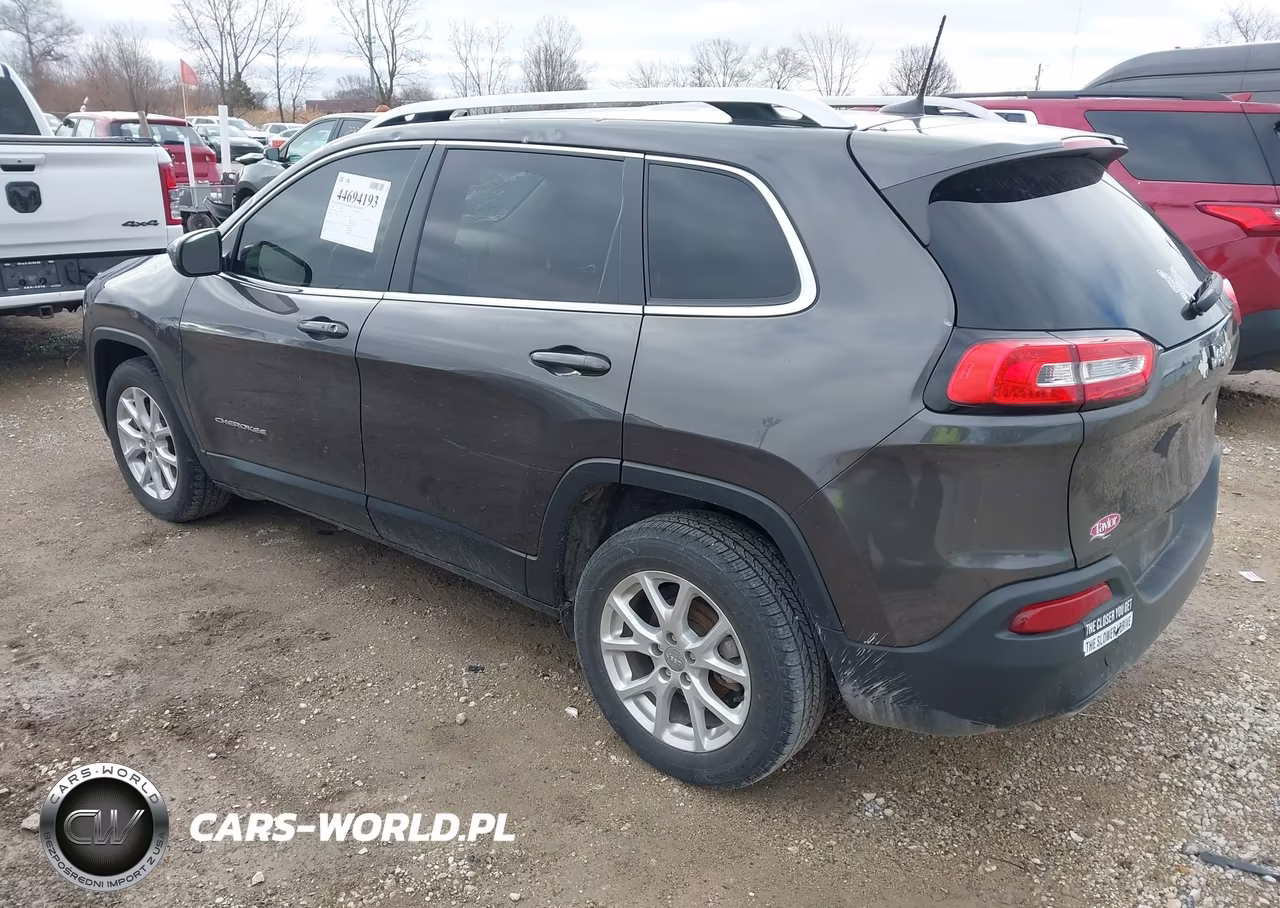 2018 Jeep Cherokee Latitude Plus Fwd VIN:1C4PJLLB3JD519399 - 3