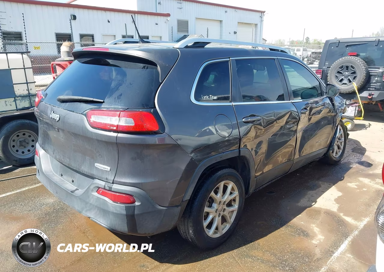 2015 Jeep Cherokee Latitude VIN:1C4PJLCB2FW707844 - 4