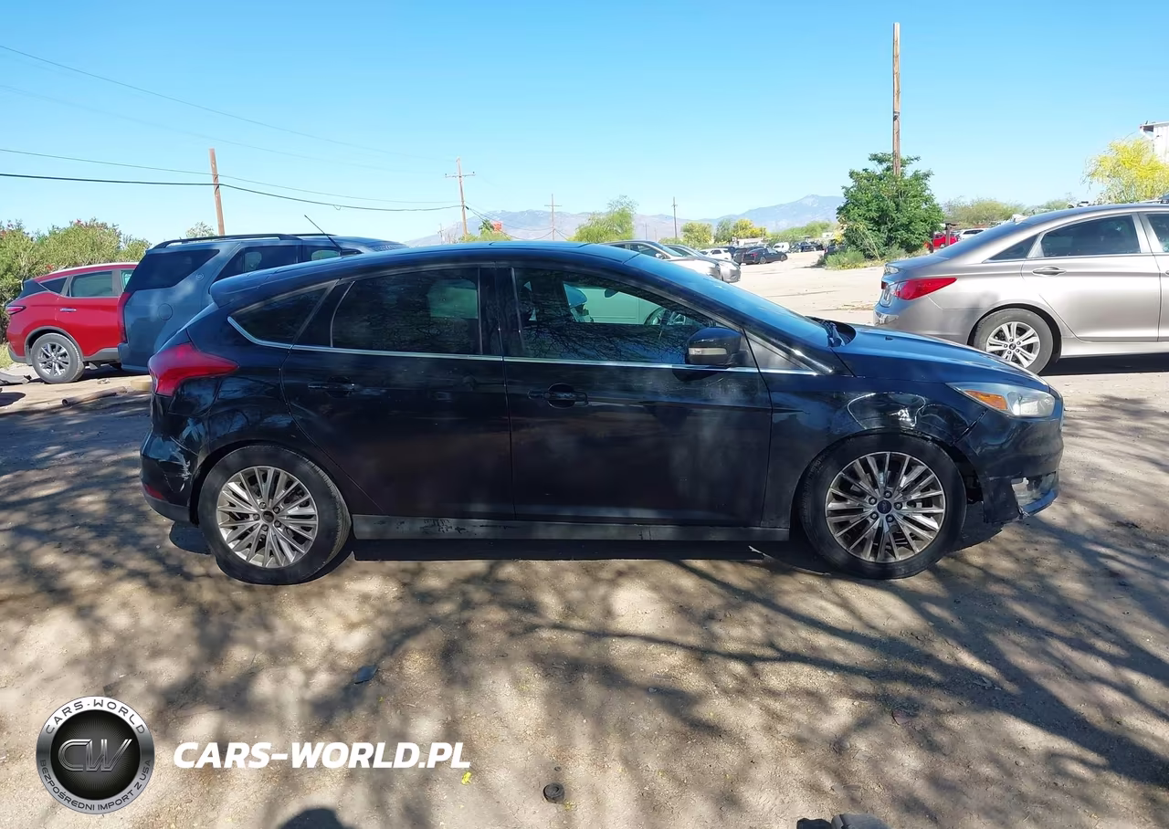 2016 Ford Focus Titanium VIN:1FADP3N22GL395919 - 14